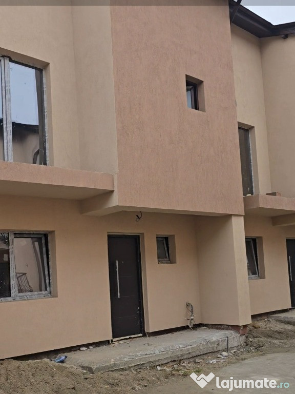 Ansamblu 4 case la gri 4 case Bragadiru, Ilfov