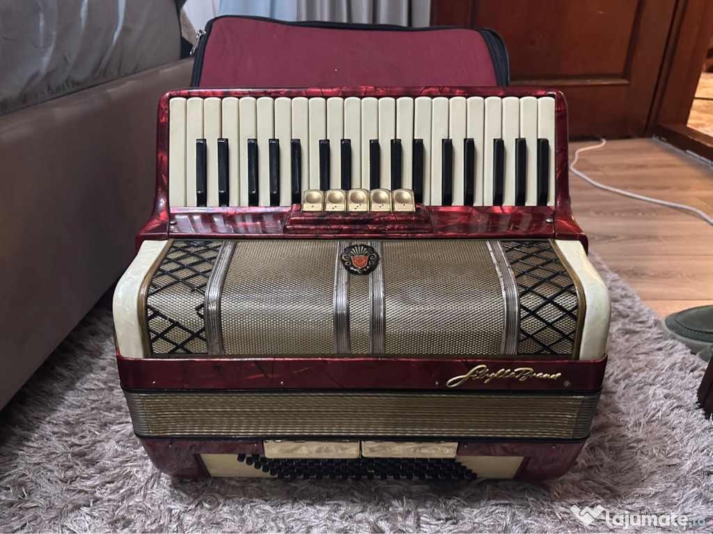 Vând acordeon foarte bun