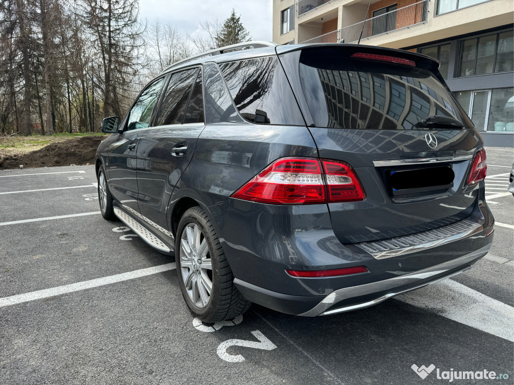 Mercedes-Benz ML 250 - 4x4 - Xenon - Panoramic - interior superb
