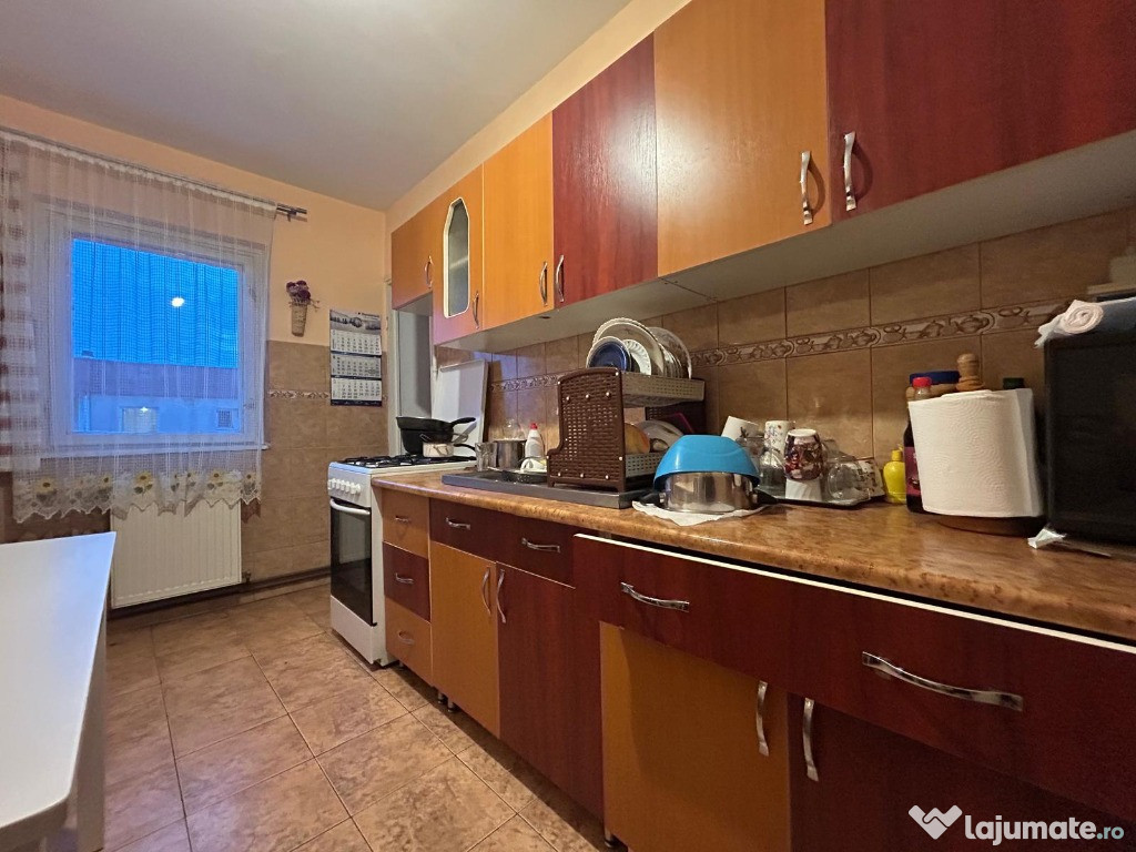 Apartament 4 camere, decomandat, balcon, zona Gemenii!