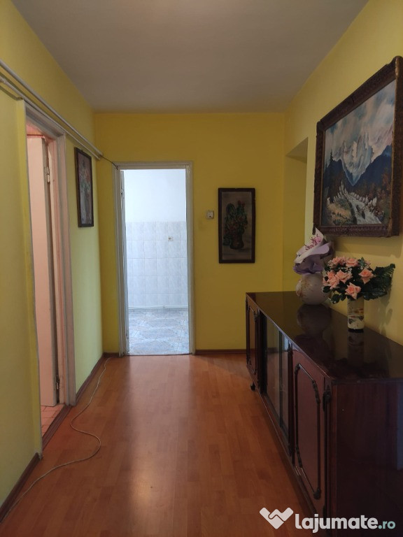 Apartament 4 camere confort 1 zona Garii , Liber