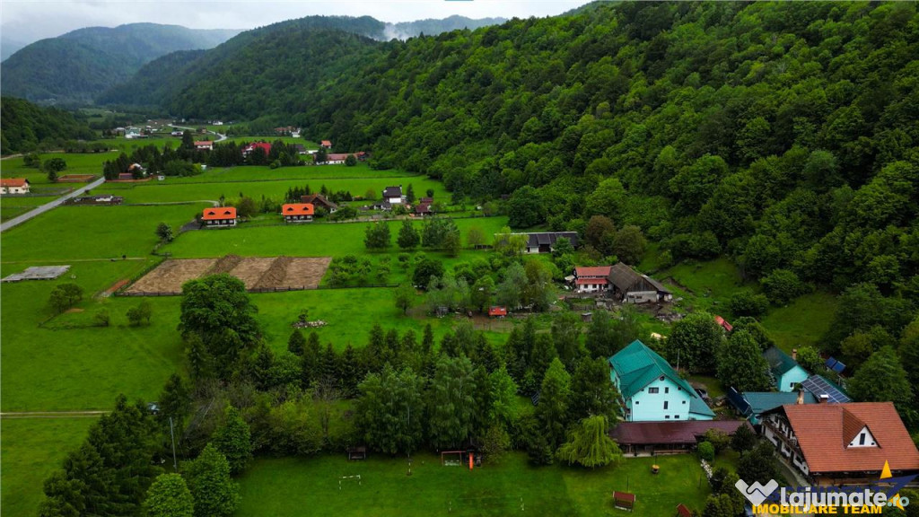 In cartea de povesti a Pietrei Craiului, ansamblu turistic i