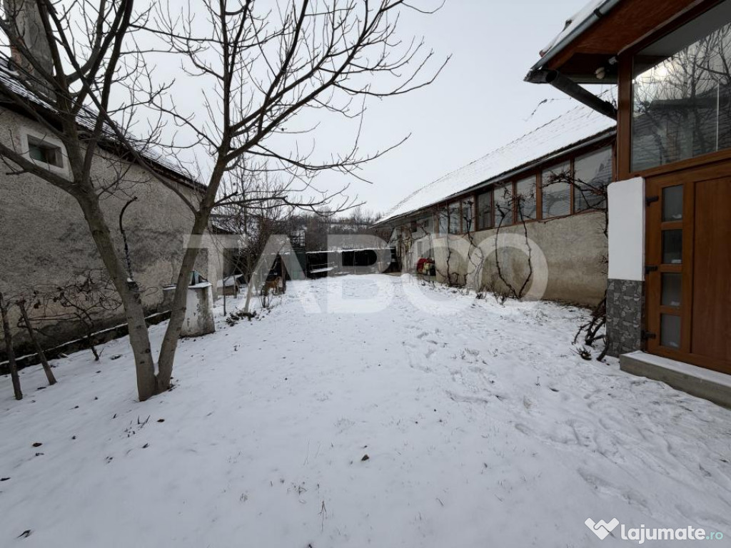 Casa de vanzare 3 camere 90 mpu teren liber 1095 mp Persani