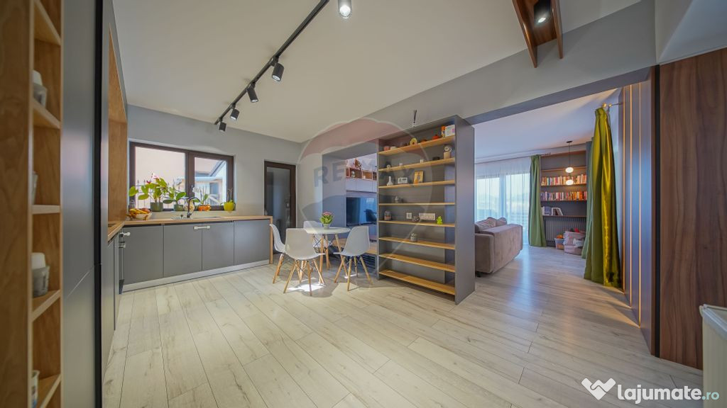 Vilă modernă, cu garaj, panouri și pompă de căldură...