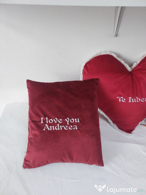 Perne din catifea brodate cu mesaj de Sf Valentin's day