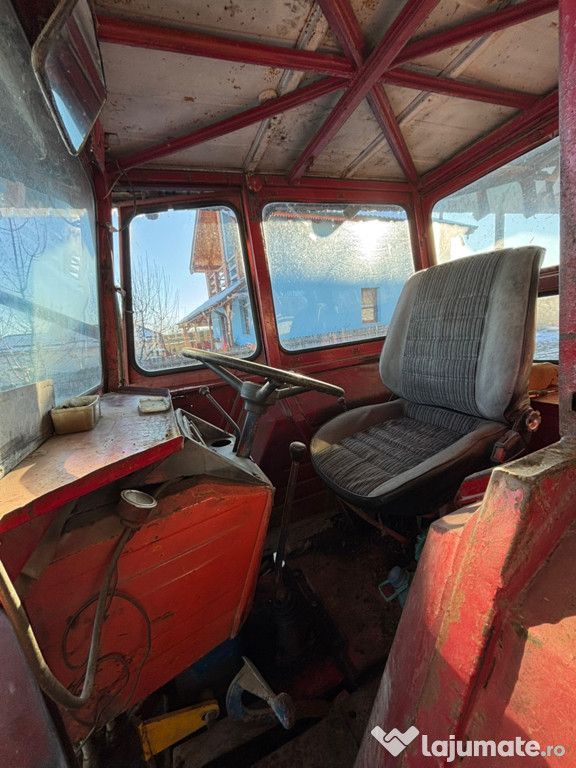 Tractor Universal 650