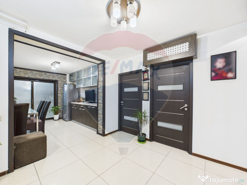 Apartament cu 4 camere de vânzare în zona Dristor