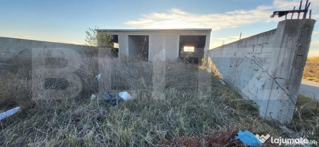 Teren intravilan, 444 mp si constructie hala, Malu Mare