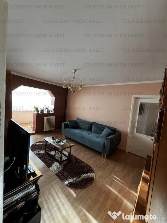 Apartament cu 3 camere,2 bai, semidecomandat-Cartierul Florilor