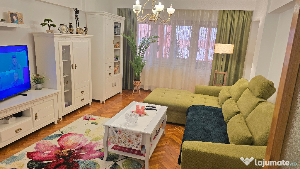 Vand apartament 3 cam. Deva, etaj 1, bloc din anul 2000, 157 mp, BOXA