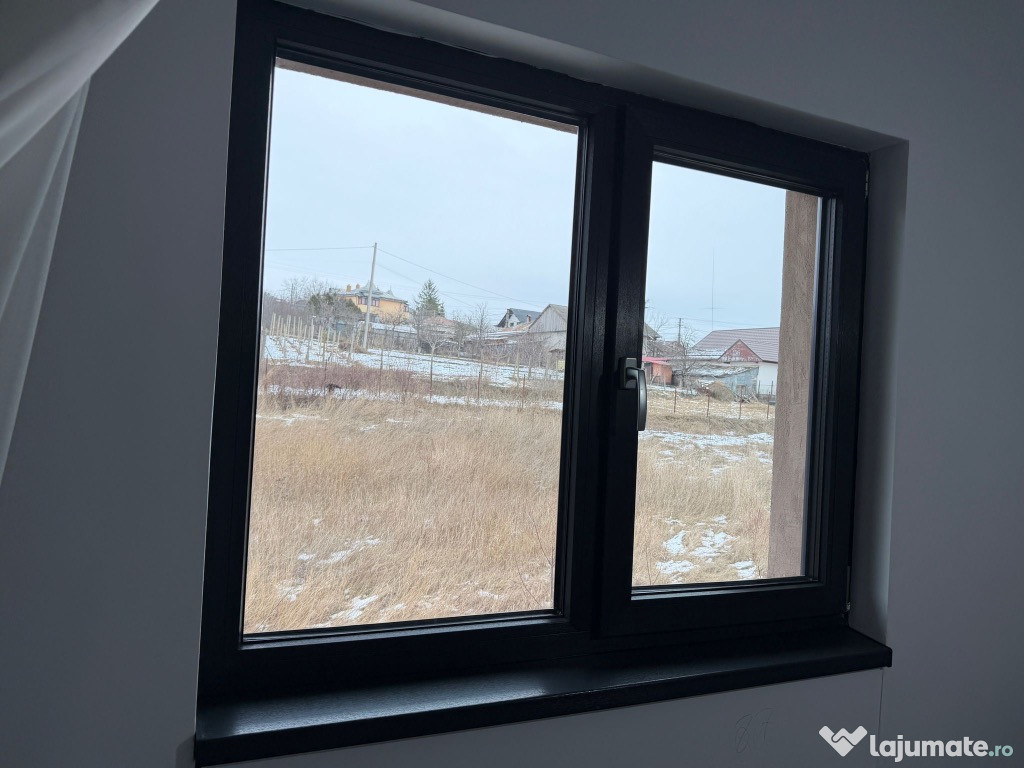 Vând fereastră PVC REHAU tripan - gri antracit
