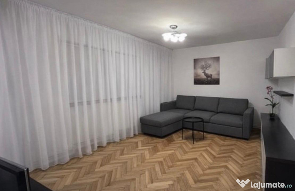 Apartament 3 camere, decomandat - zona Centru Civic