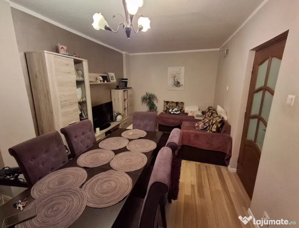 Apartament 3 camere, decomandat - zona Centrul Civic