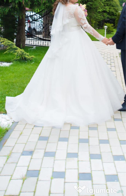 Vand rochie mireasa.