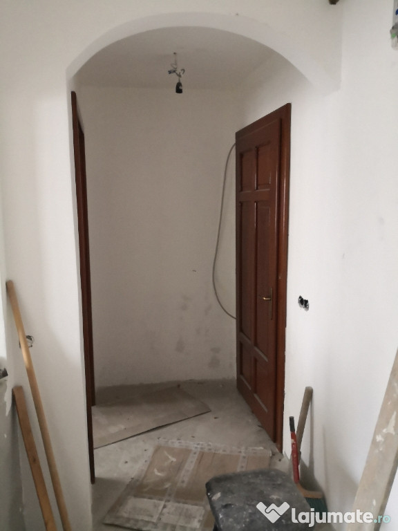 AP. 3 camere decomandate, et 1, zona Crinilor