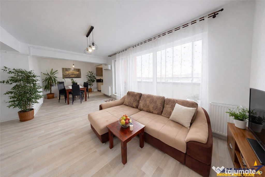 Pe 2 niveluri, Penthouse modern la bulevard, parcare si boxa