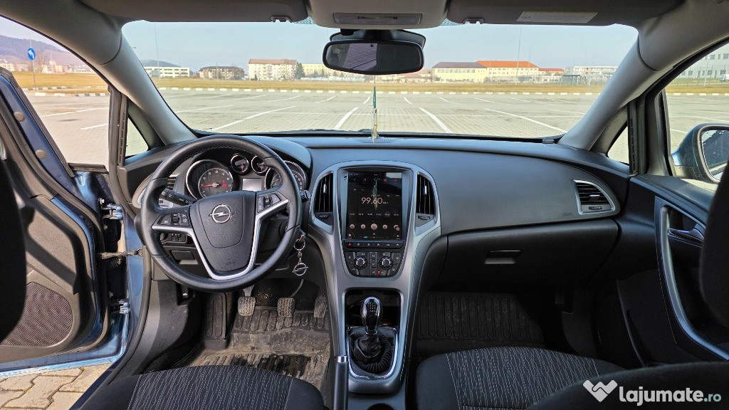Vând Opel Astra J motor 1.4 benzina 140 cp , fabricație 04.2013: