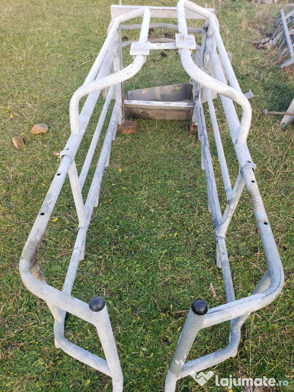 Vand boxe fătare scroafe