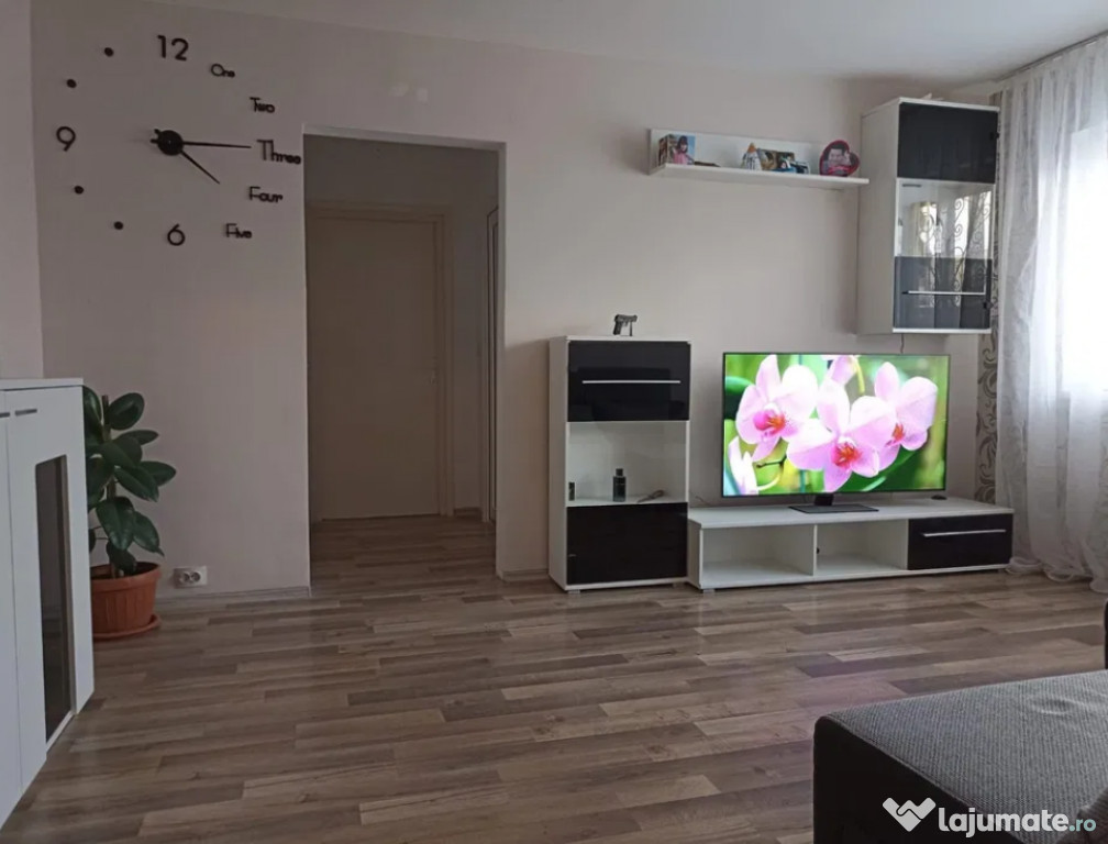 Apartament 2 camere, semidecomandat - zona Astra