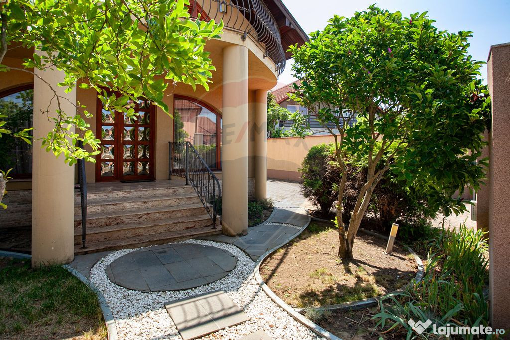 Casă modernă și spațioasă cu piscină,saună și sal...