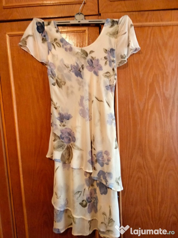 Rochie de vară cu volane