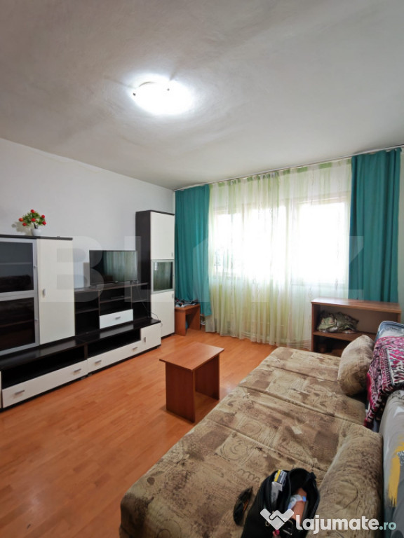 Apartament cu 3 camere, etajul 2, zona Micro III