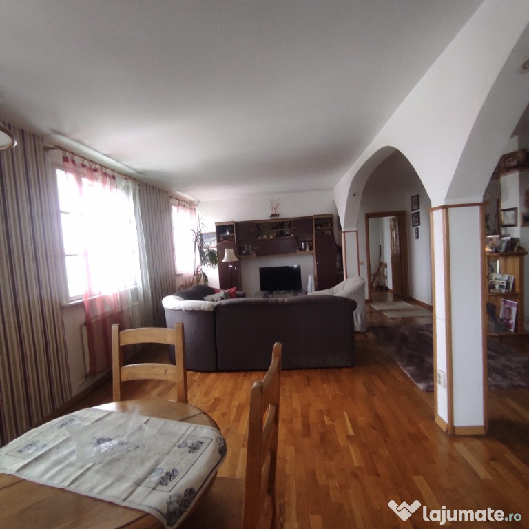 Apartament 3 camere spatios ultracentral municipiul suceava