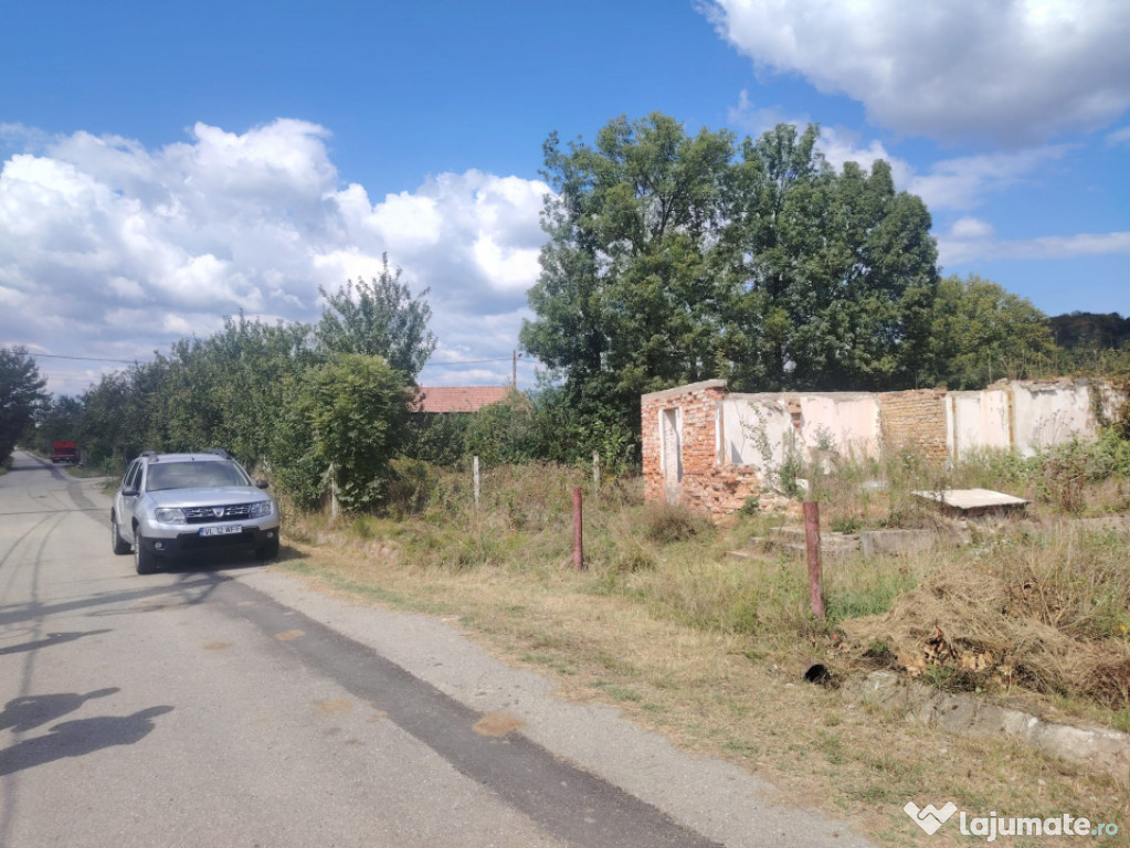 Teren intravilan 2.000 mp + construcții – Comuna Bunești