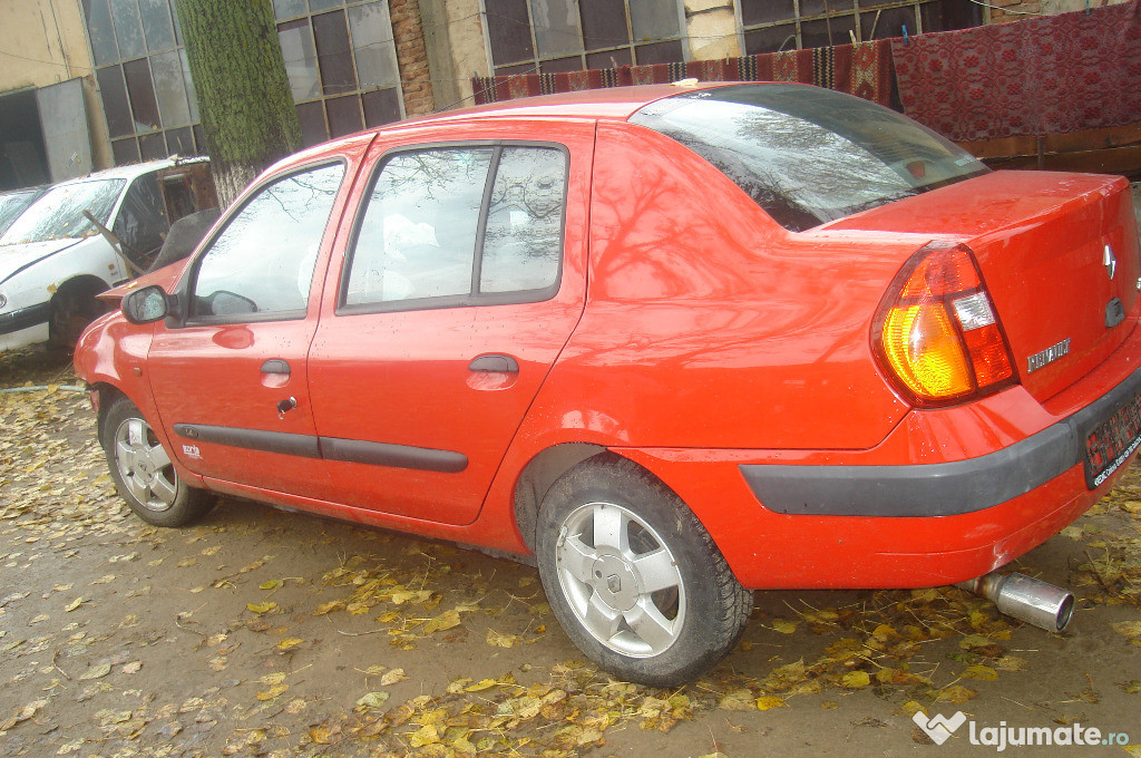 Dezmembrez Renault Clio 2002