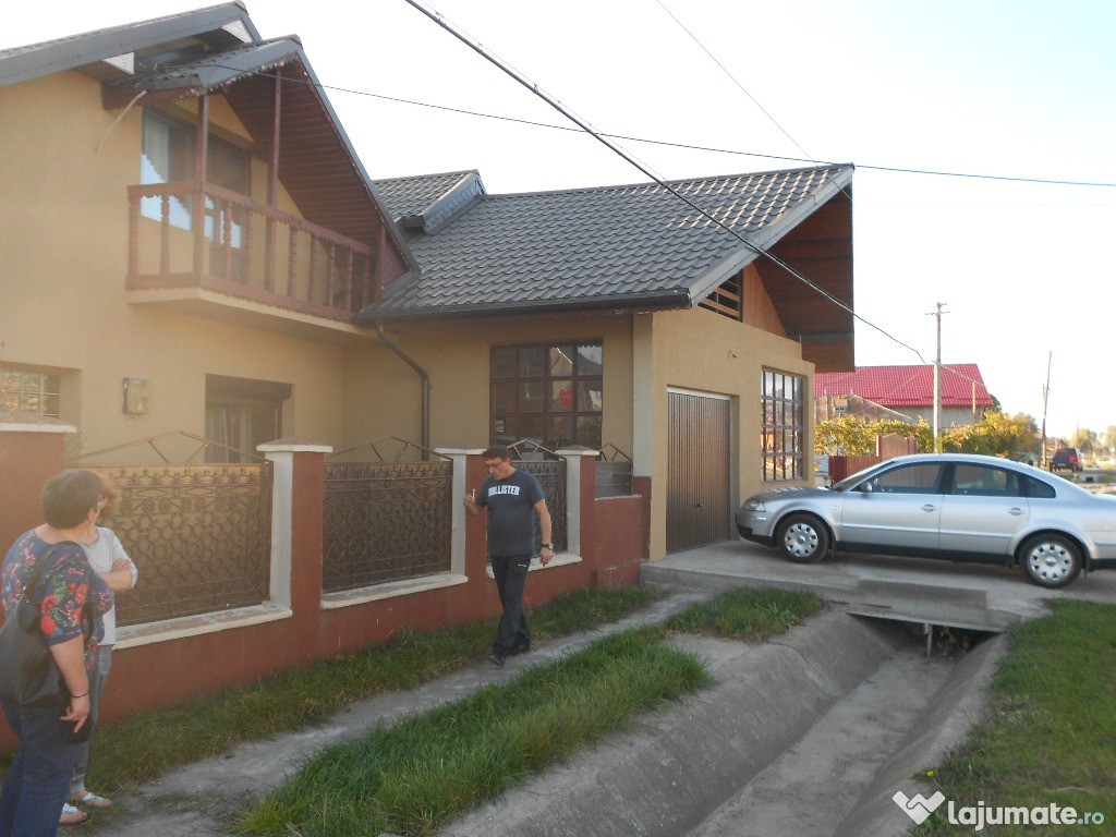 Casa cu 800 mp ,comuna Cordun.