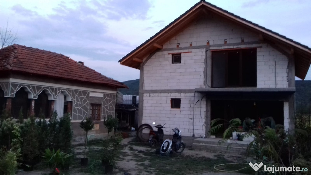 Vila la rosu, comuna Galicea, Cocoru