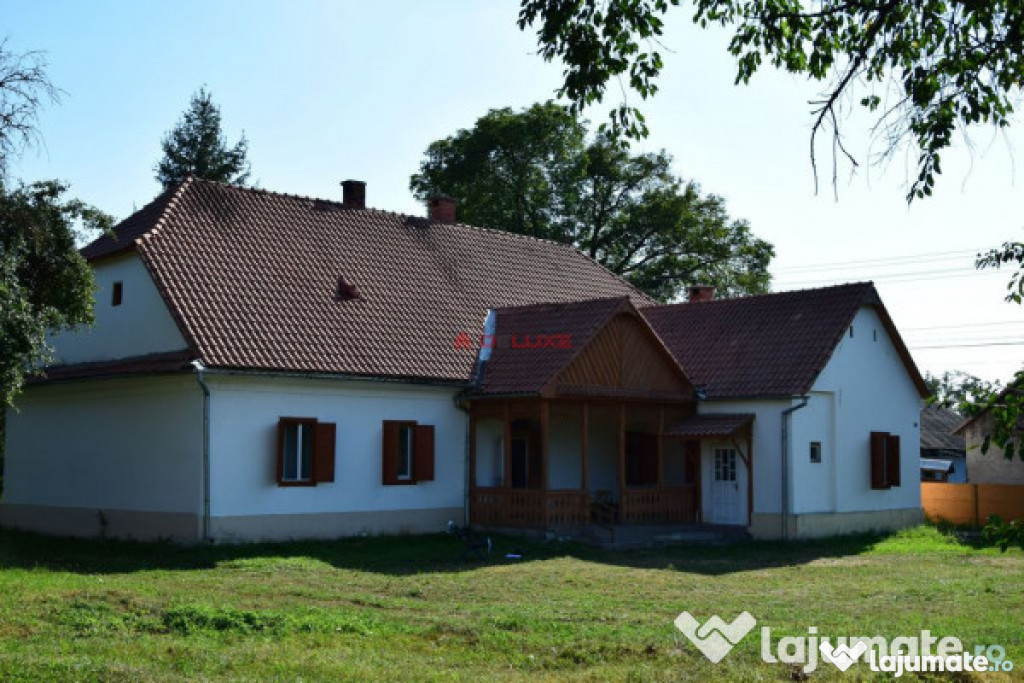 Conac 4 camere cu teren 6000mp