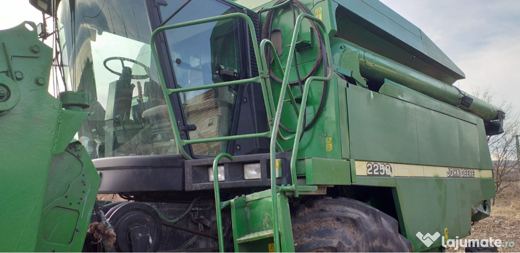 Combina John Deere 2258