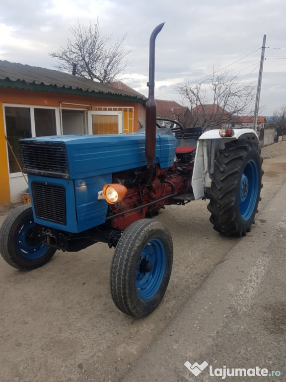 Tractor Universal 550