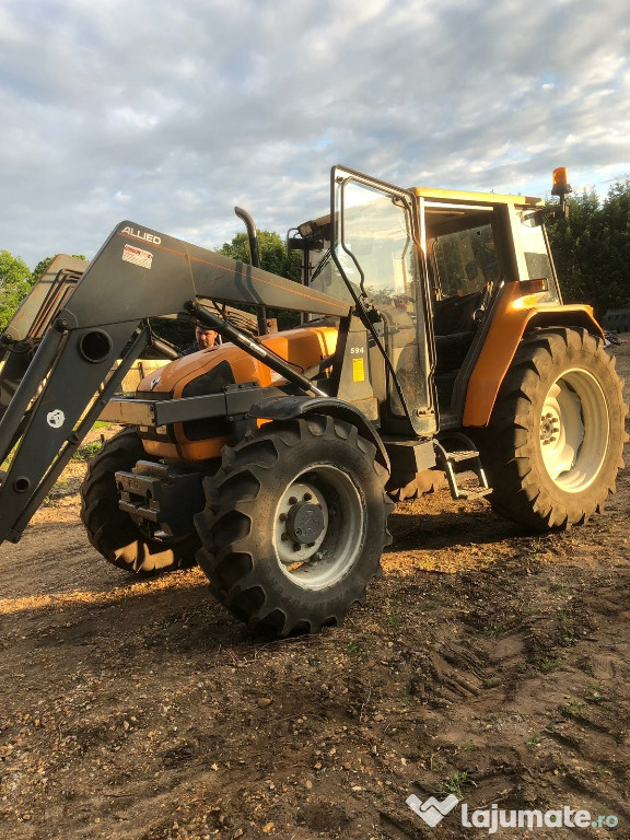 Tractor agricol Renault