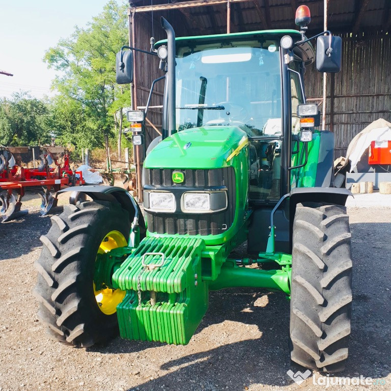 John Deere 5820