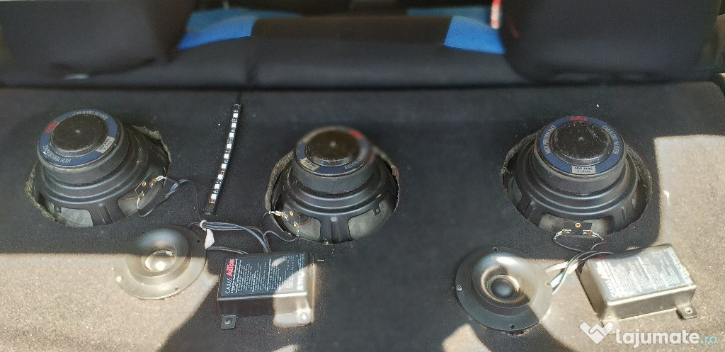 Stație/boxe auto.