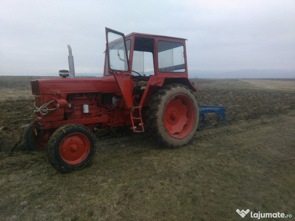 Tractor, plug,disc și remorca