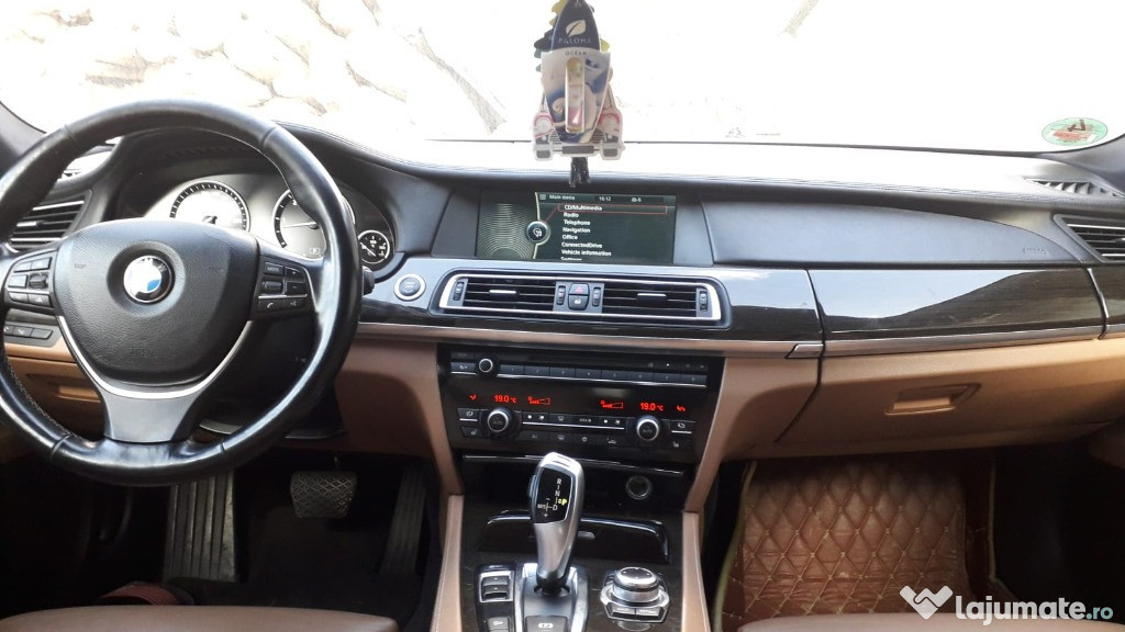 BMW 740 din 2012