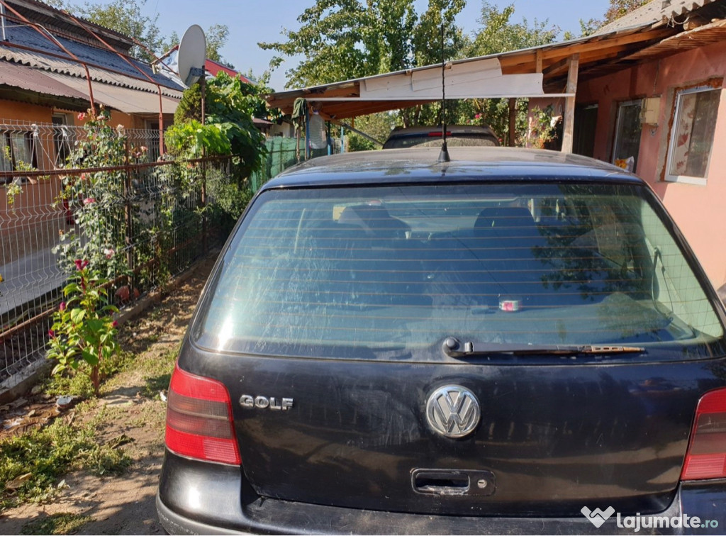 Mașina Volkswagen golf 4