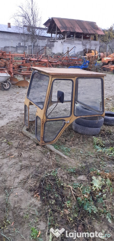 Cabina pentru tractor mic