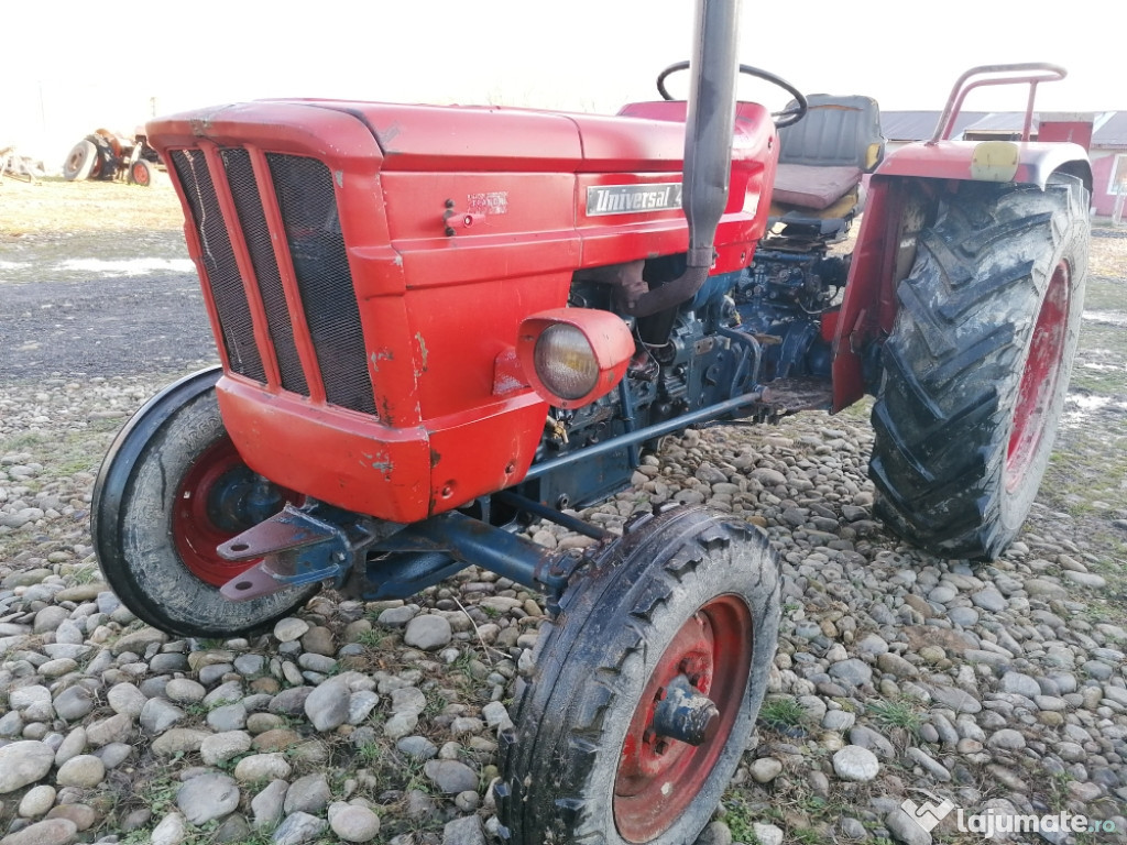 Tractor Universal 445