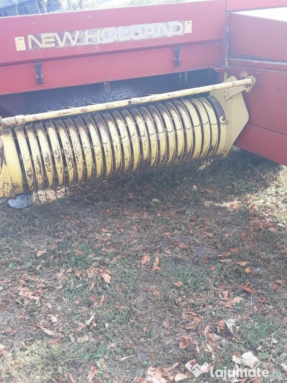 Presă New Holland 276