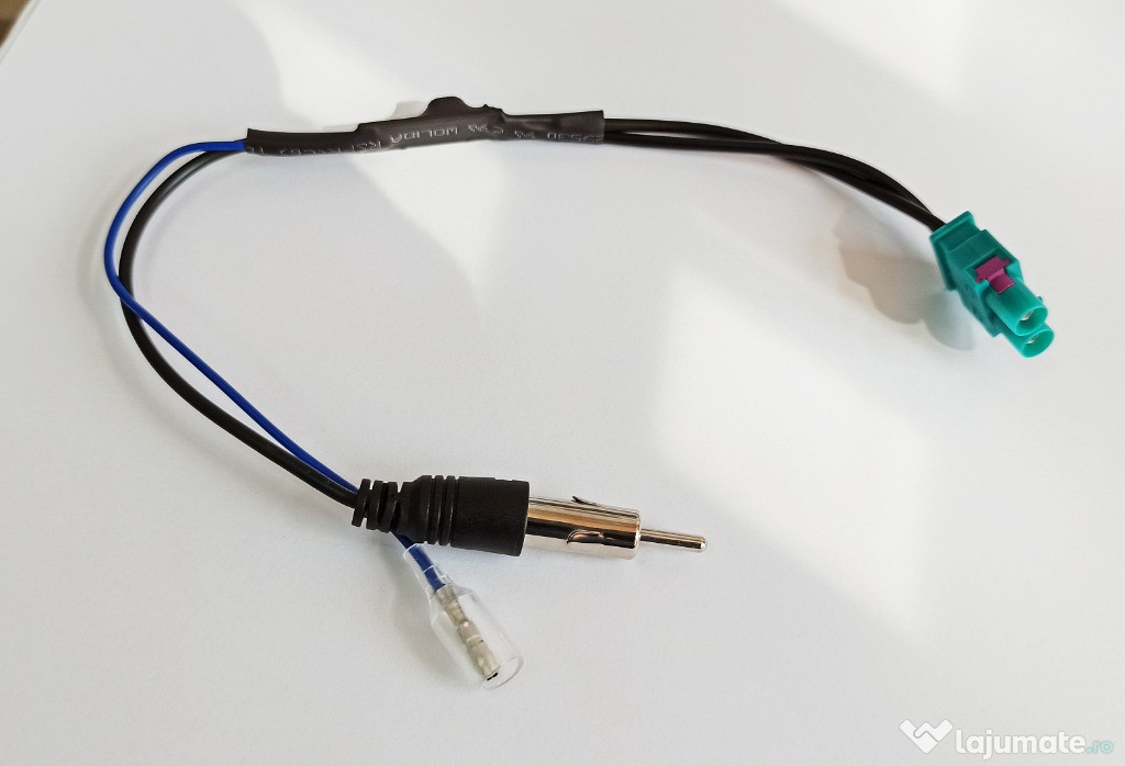 Adaptor antena radio cu amplificator de semnal