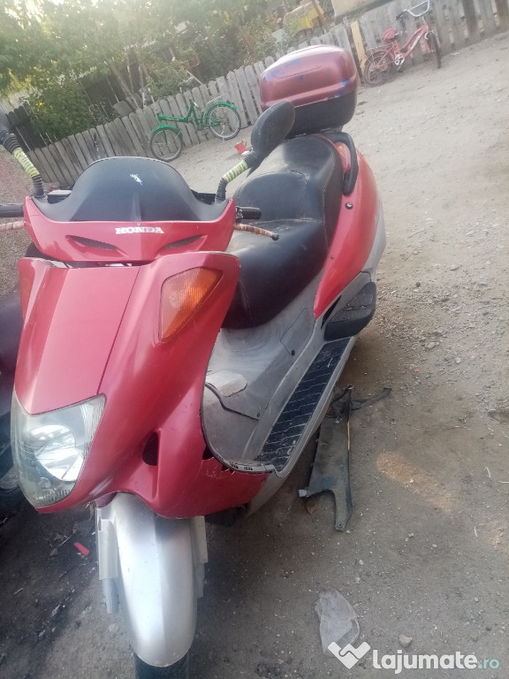 2 motoare Honda Pantheon 150 cm2 pentru piese