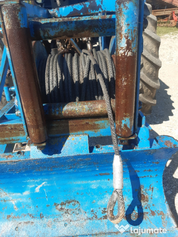 Troliu forestier în tiranti