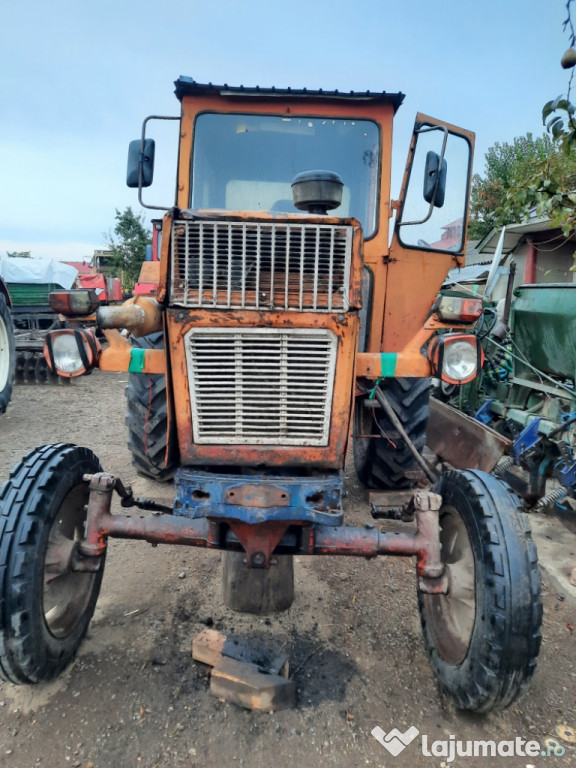 Dezmembrez tractor u650 motor cabina punte