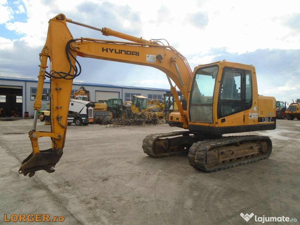 Excavator Hyundai Robex 110-7 pe senile de cauciuc