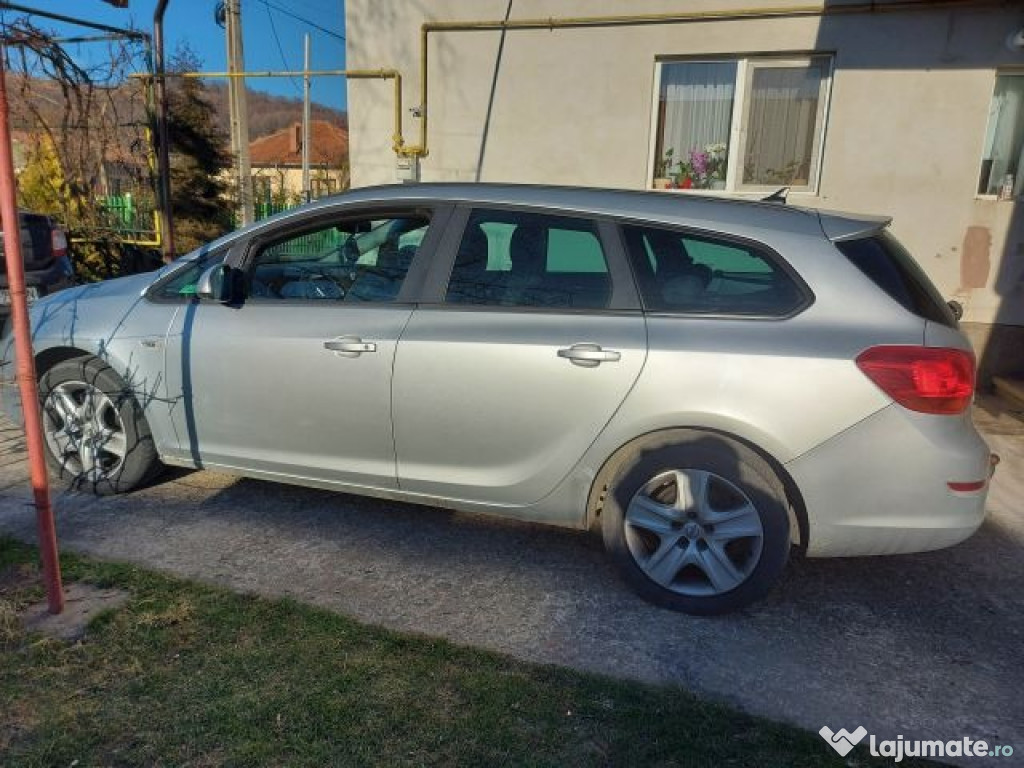 Opel Astra J 1.7 CDTI DPF Sports Tourer, 110 cp