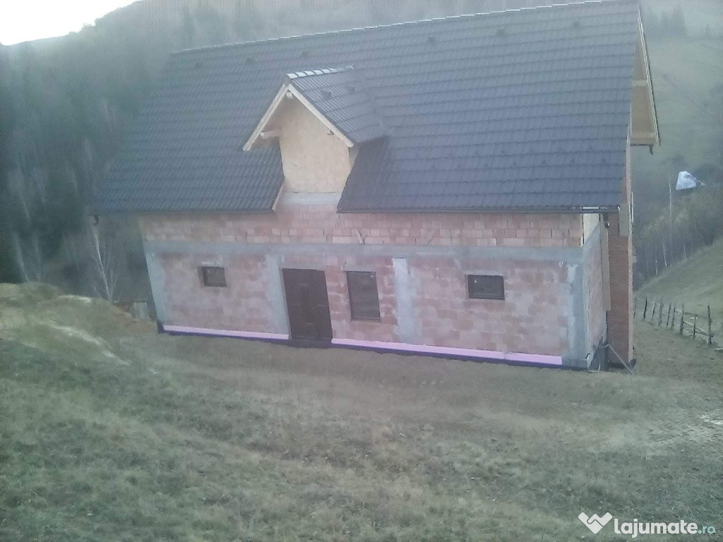 Casă la roșu în sat Magura -Brasov